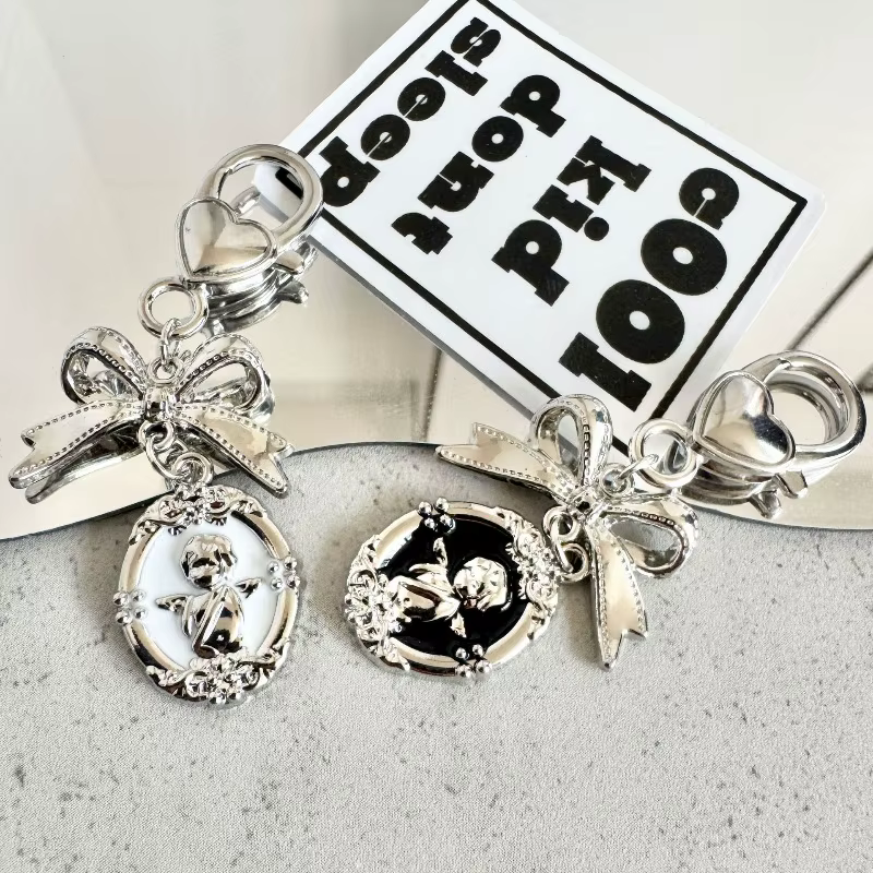 Porte-clés nœud d'ange pour femmes, pendentif de sac en métal Vintage, tendance fille coeur porte-clés voiture porte-clés ami Couple cadeaux