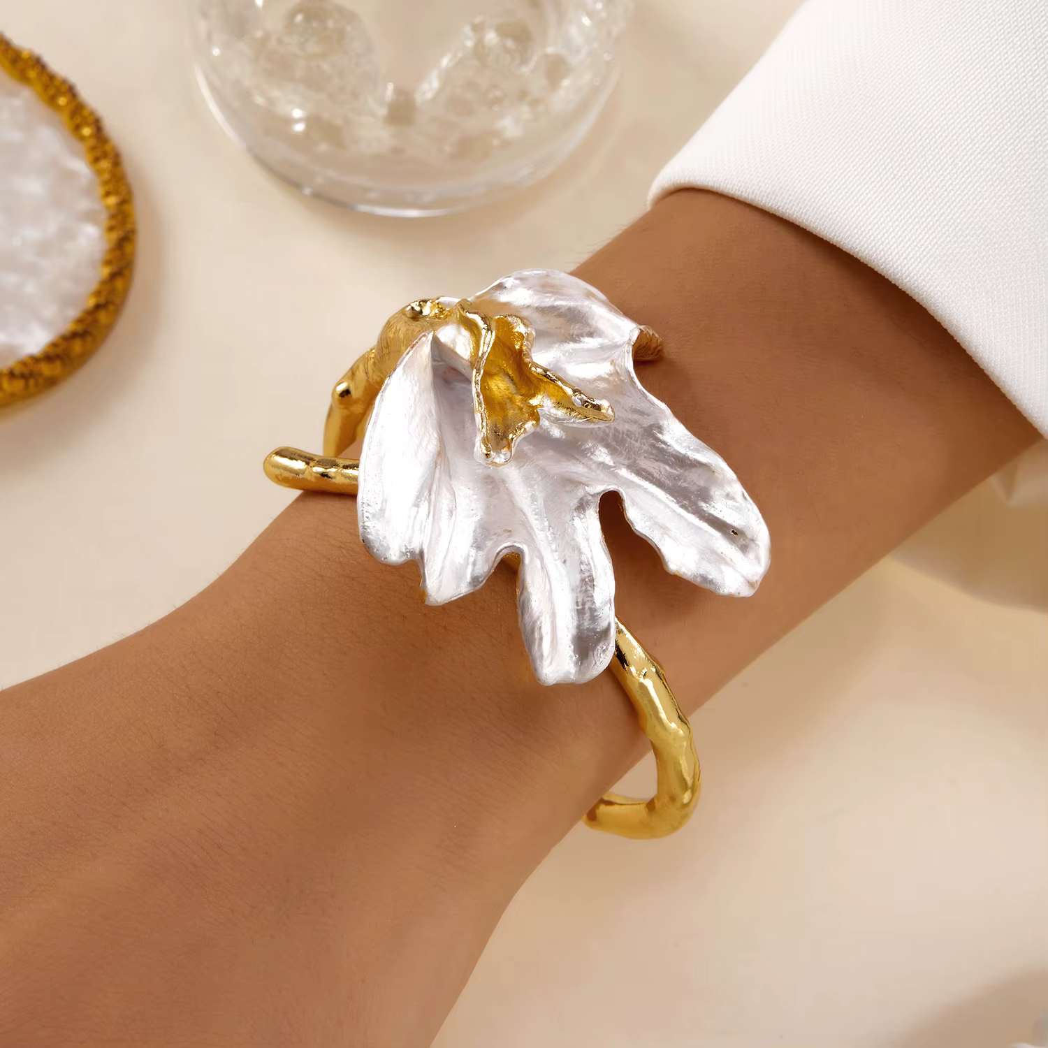 Bracelet jonc ouvert en métal blanc pour femme