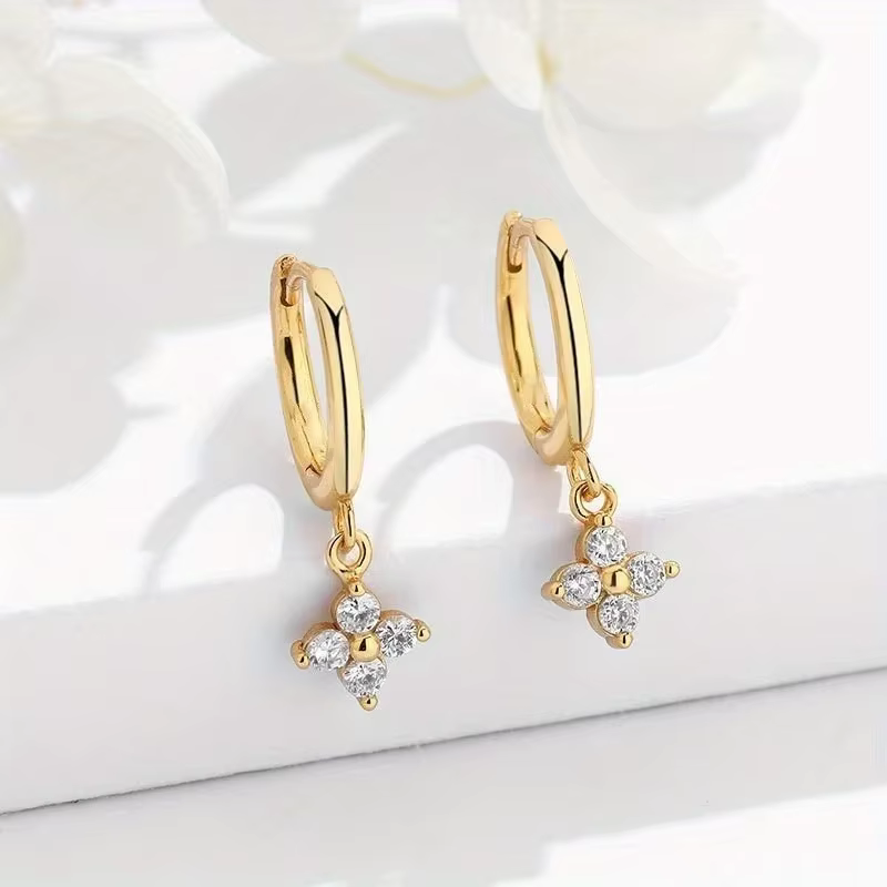 Boucles d'oreilles créoles trèfle en argent sterling 925