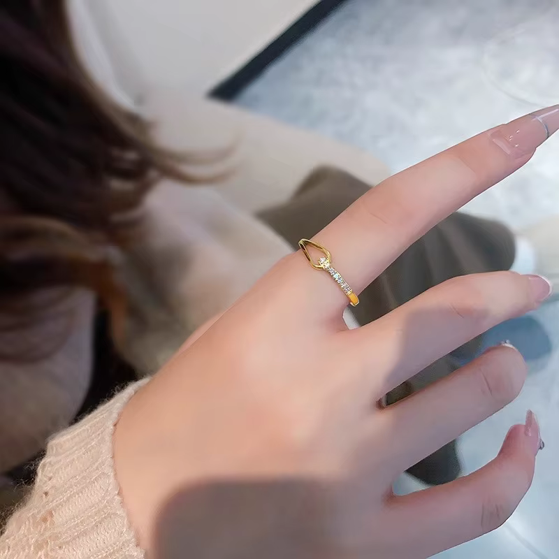 Bague en acier inoxydable avec zircon pour femmes