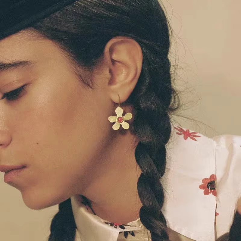Boucles d'oreilles à fleurs d'agate rouge pour femmes d'âge moyen