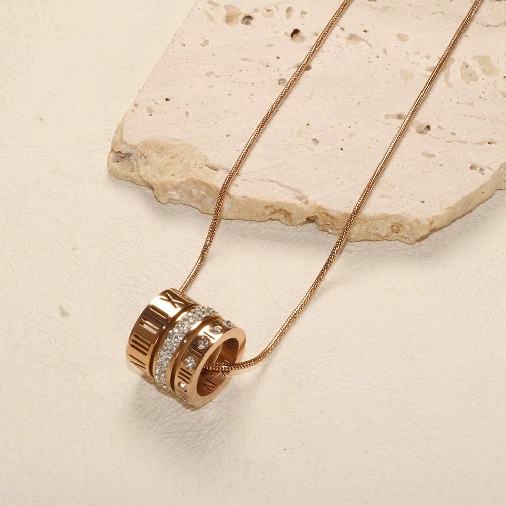 Collier incrusté de bijoux en acier inoxydable pour femme