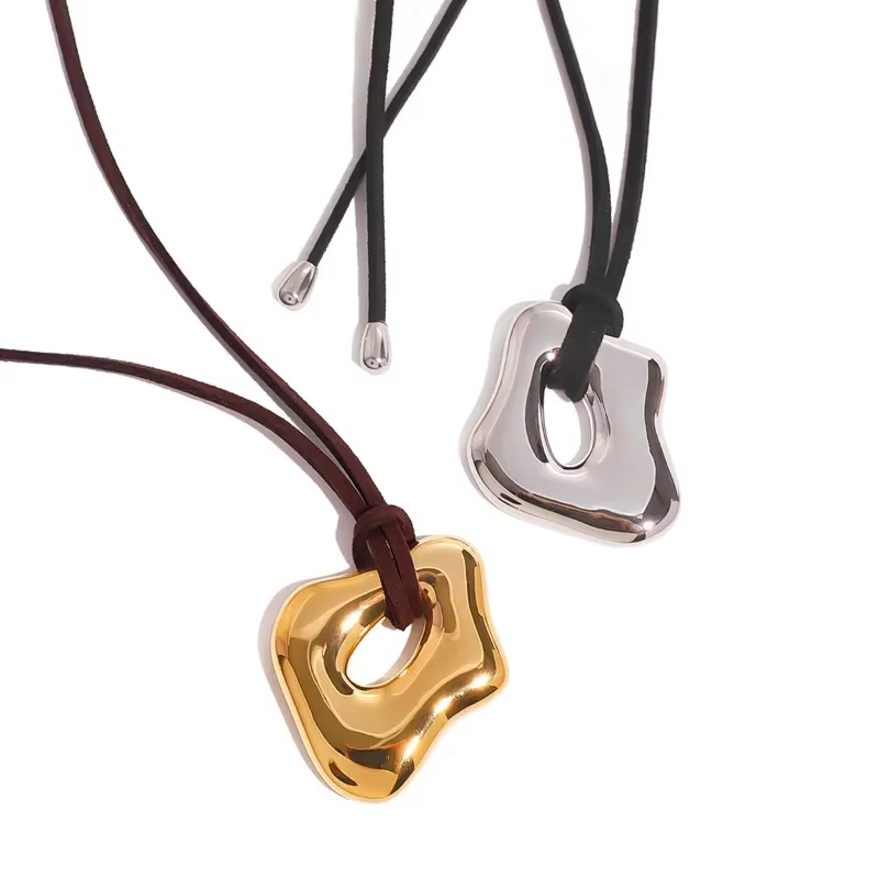 Collier pendentif creux lisse pour femme