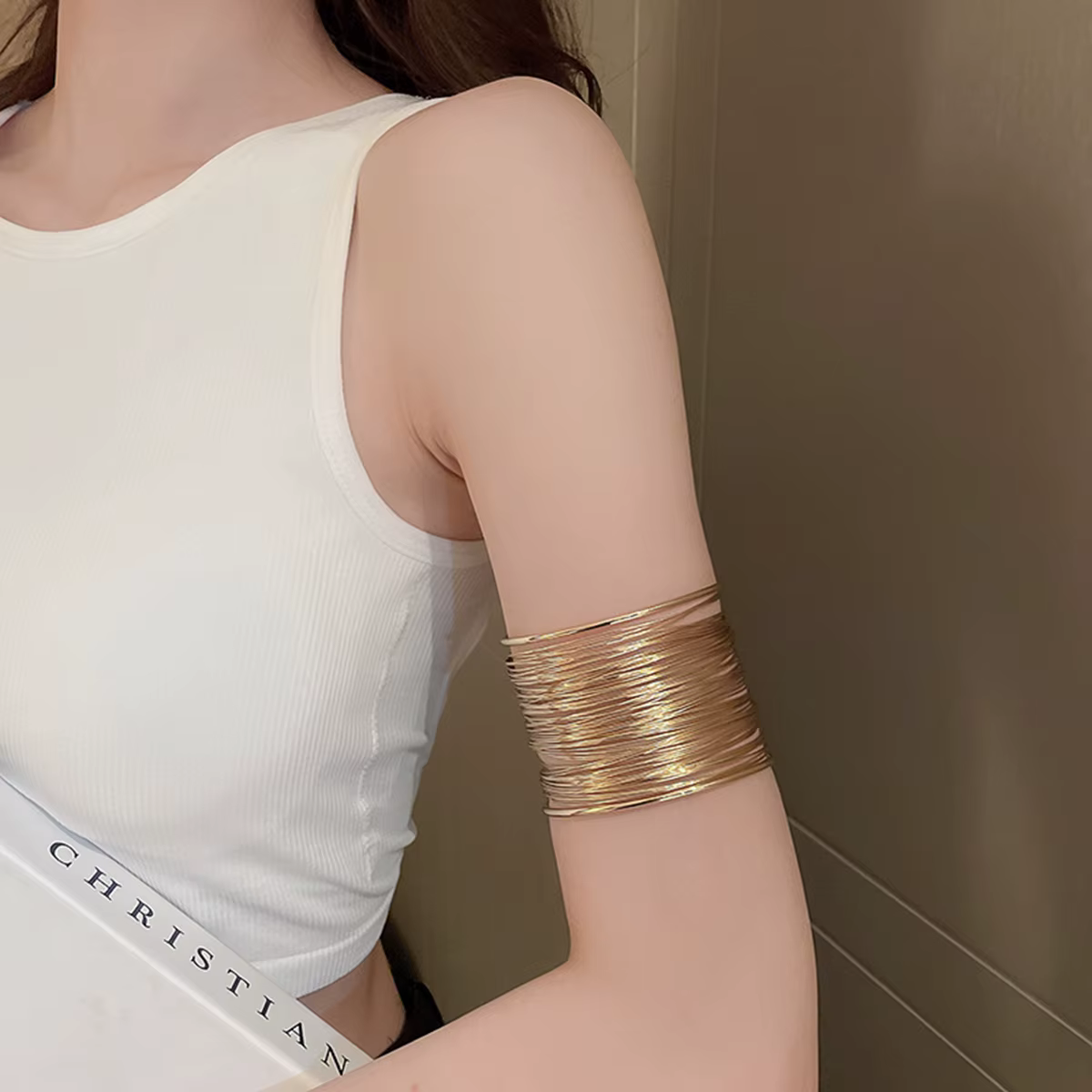 Cadeau de la Saint-Valentin : un bracelet d'ouverture en forme de C en fil d'acier évidé multicouche
