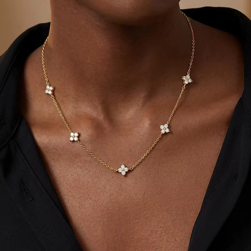 Collier délicat Feuille Porte-Bonheur pour Femme en Argent Sterling 925 Plaqué Or 14K avec Pendentif Fleur CZ Mignon