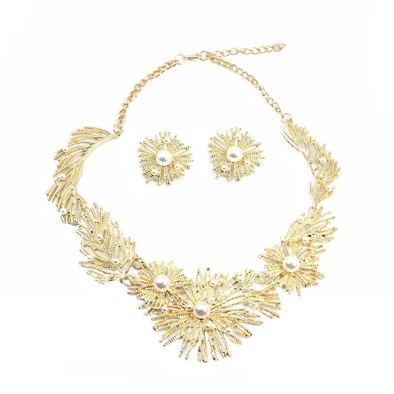 Ensemble collier et boucles d'oreilles en alliage géométrique serti de perles - accessoire féminin
