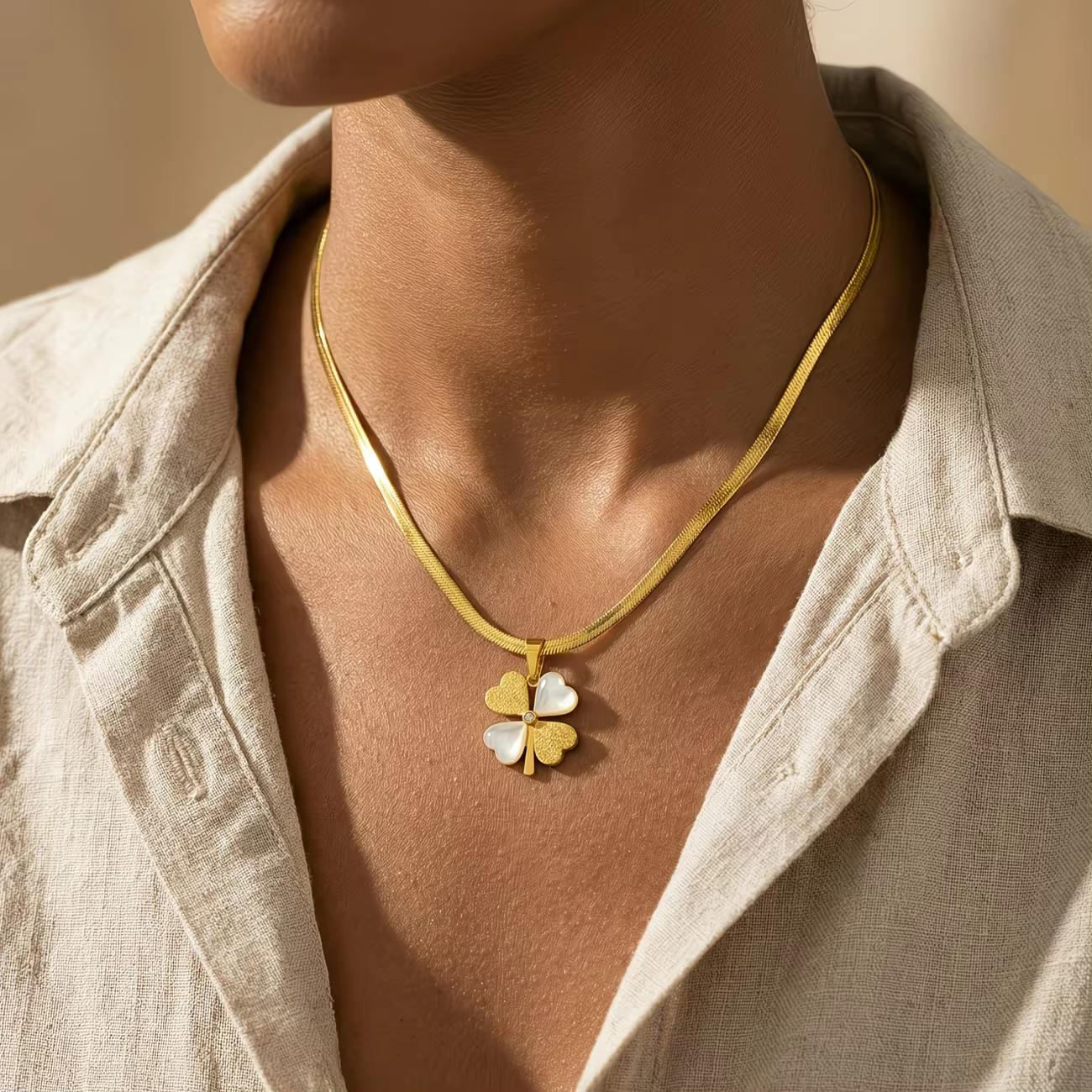 Collier pendentif trèfle à quatre feuilles porte-bonheur