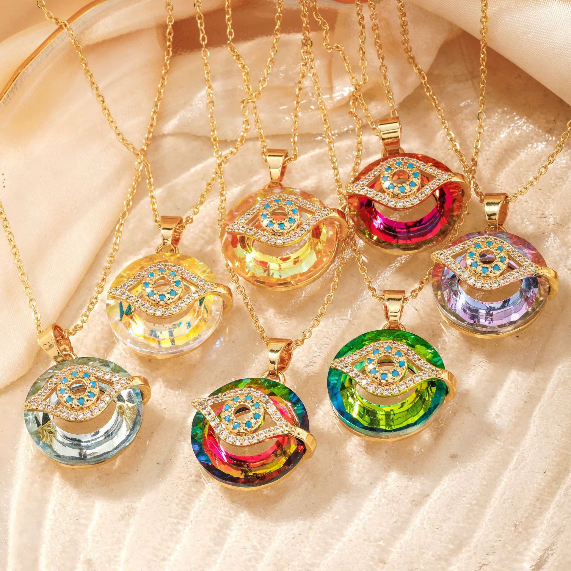 Collier pendentif micro-incrusté œil du diable