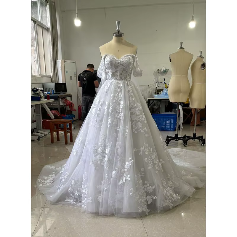 Robe de mariée légère avec Cape