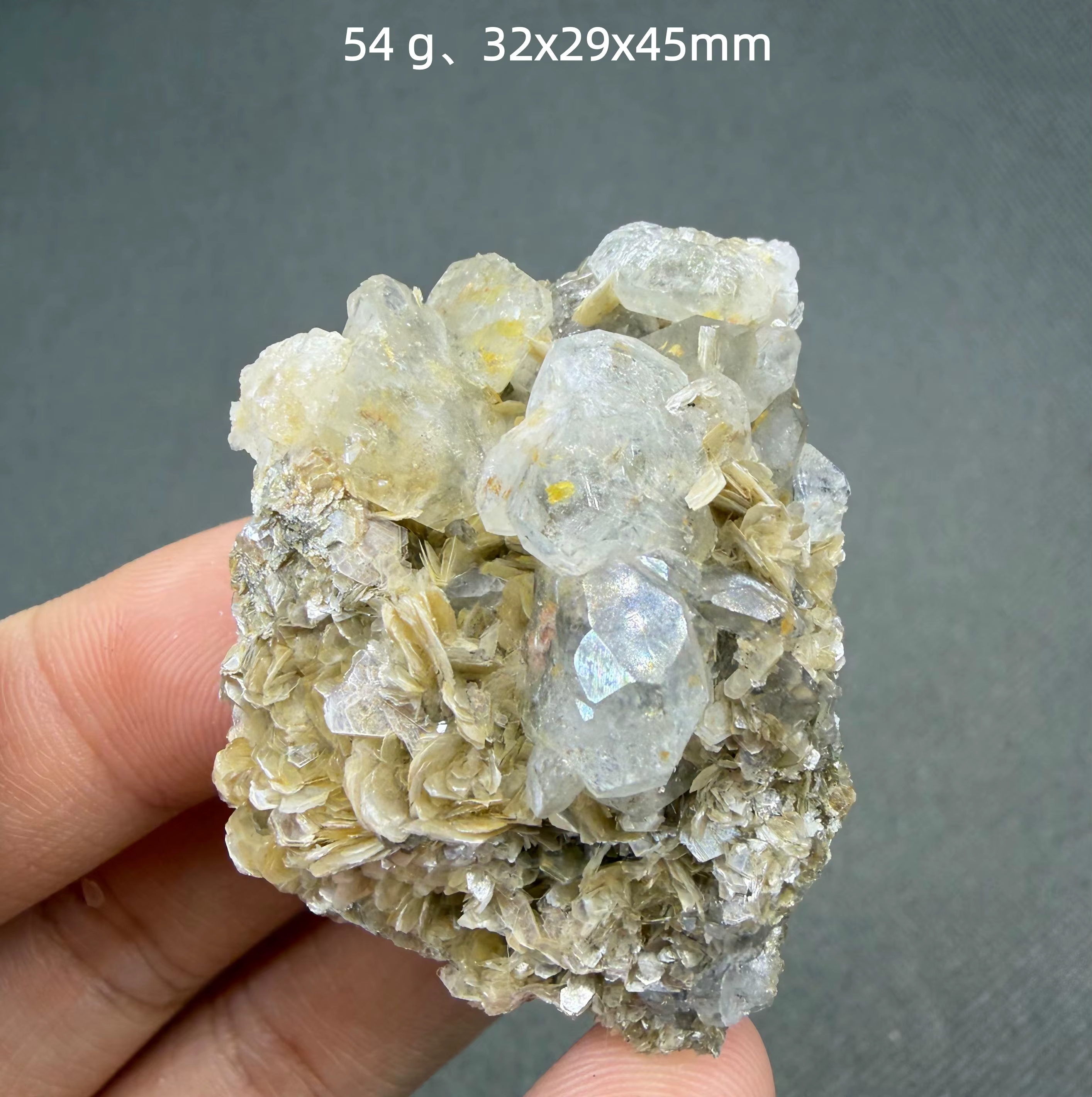 Grappe de cristaux d'aigue-marine naturelle