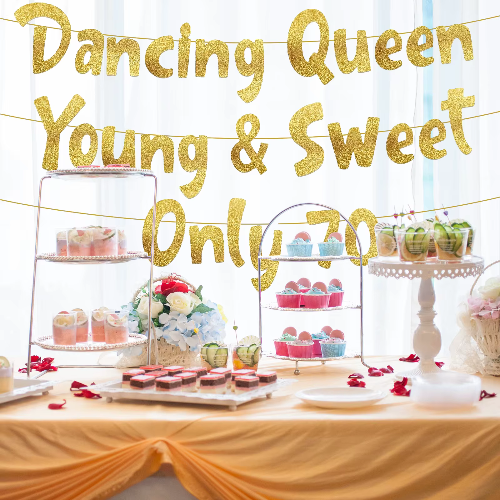 Dancing Queen Young & Sweet Only 70 Bannière à paillettes dorées - Fête de 70e anniversaire