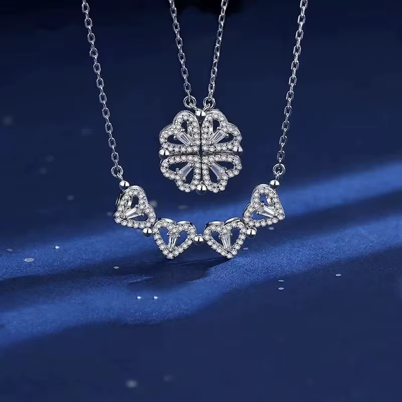 Collier pendentif en forme de cœur trèfle à quatre feuilles
