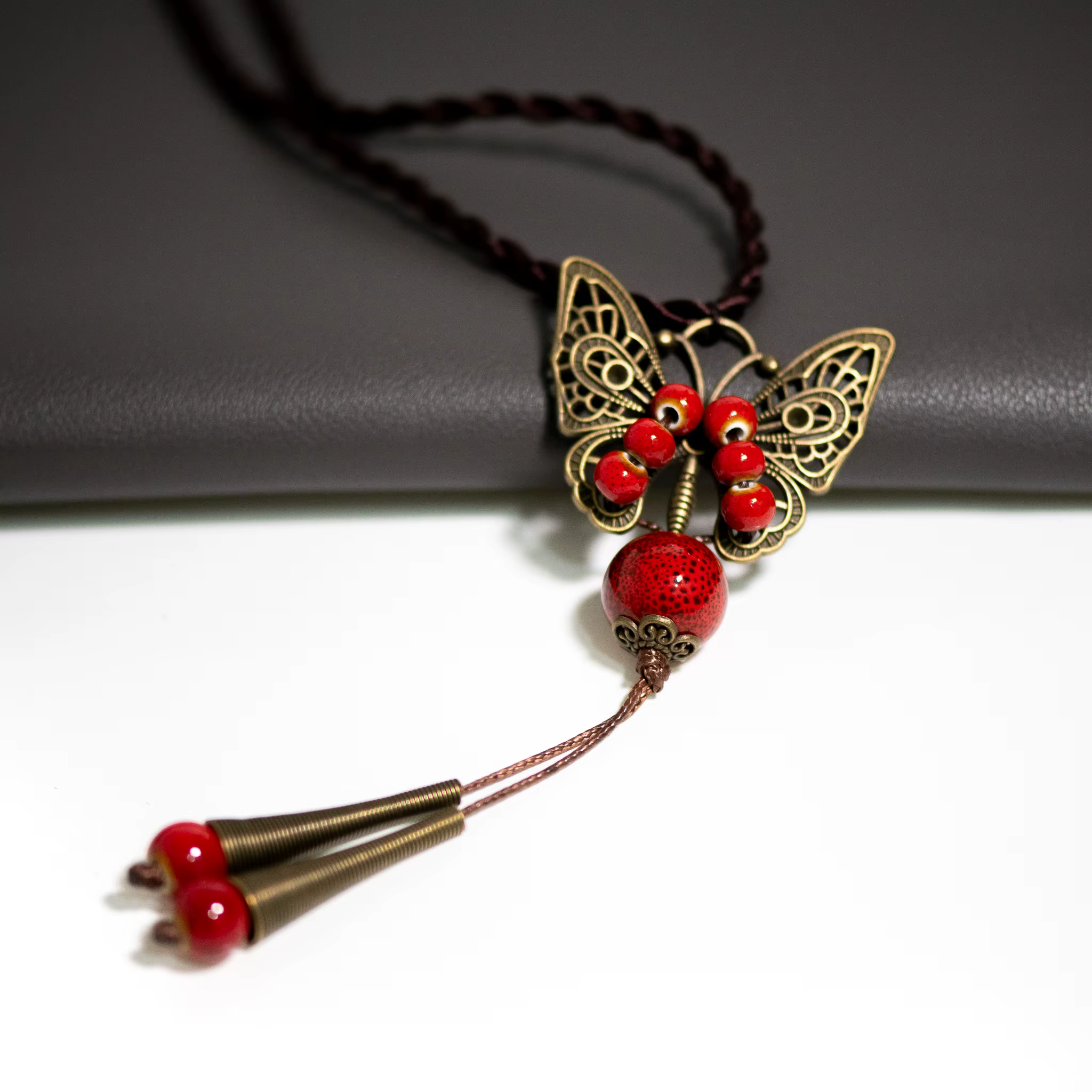 Collier en céramique « Dreams papillon » fabriqué à la main avec pendentif de 80 cm avec breloque de style ethnique