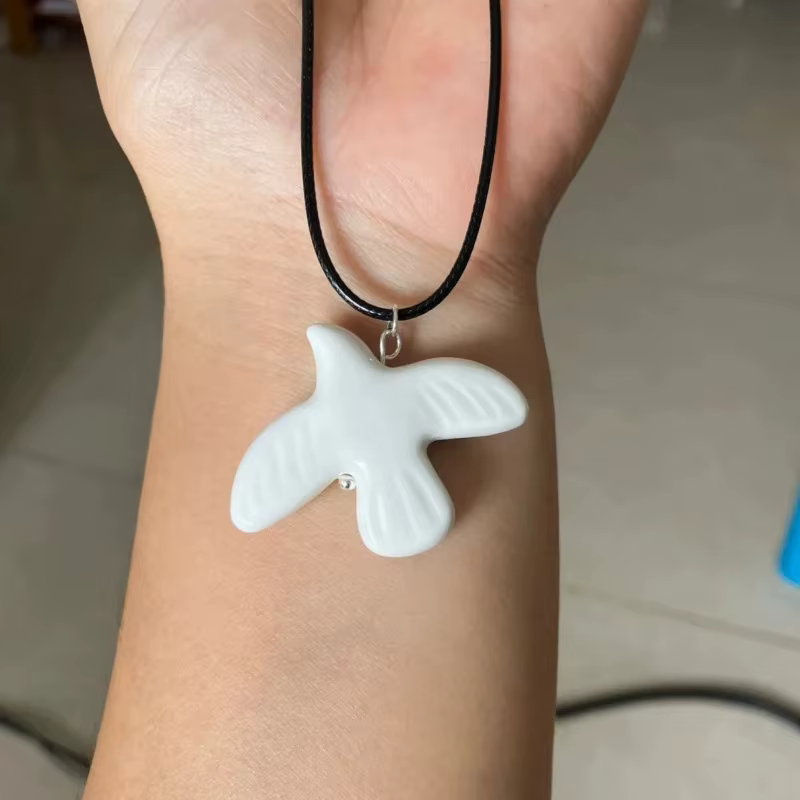 Collier et boucles d'oreilles avec pendentif colombe de la paix blanche pour femmes