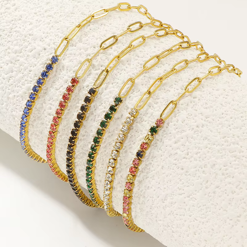 Bracelet en acier inoxydable pour femme avec pierres de zircone étincelantes