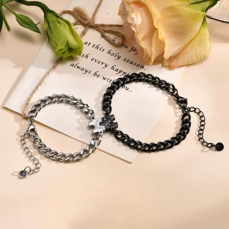 Bracelets assortis en acier inoxydable pour hommes et femmes