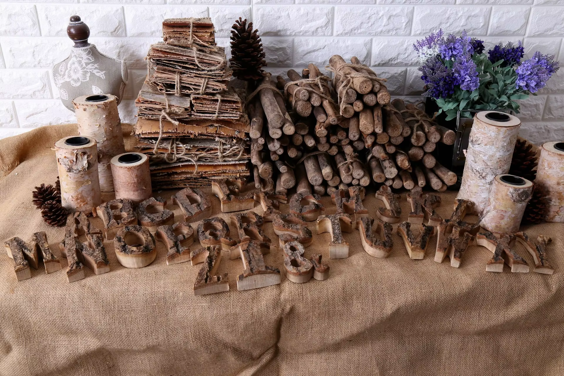 Lettres de l'Alphabet et Chiffres en Bois Massif