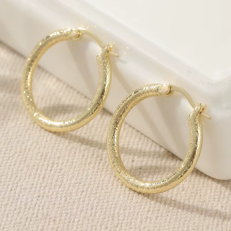 Boucles d'oreilles rondes rétro classiques dorées