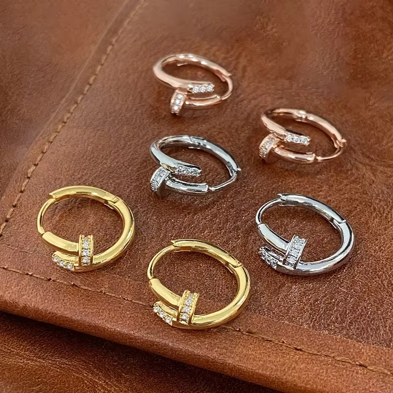 Boucles d'oreilles créoles rondes en zircon couleur argent pour femme