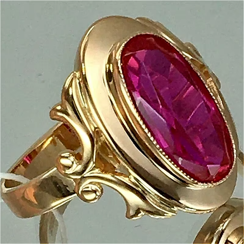 Bague vintage magnifique incrustée de rubis synthétiques ovales plaquée or pour femme