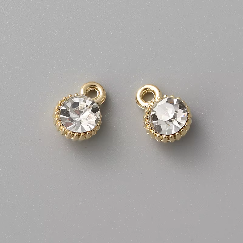 Breloques en diamant et émail