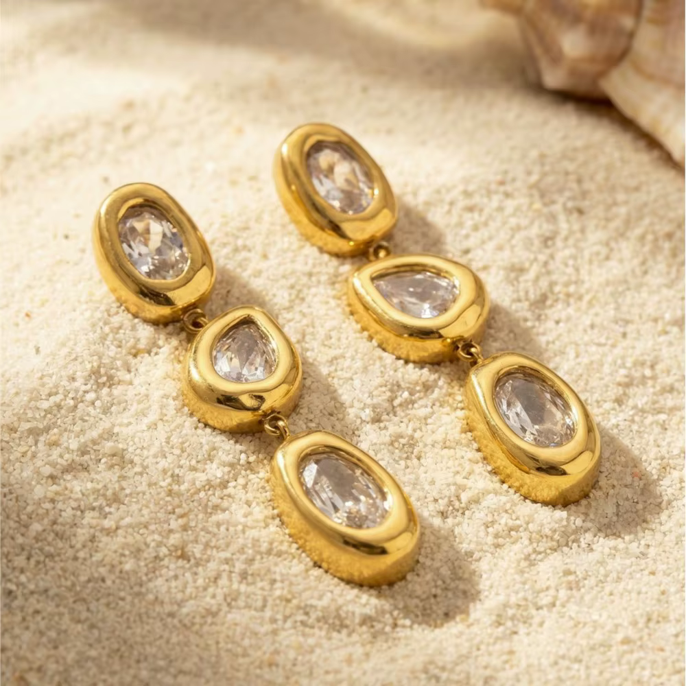 Boucles d'oreilles pendantes triple zircon cubique CZ plaquées or 18 carats