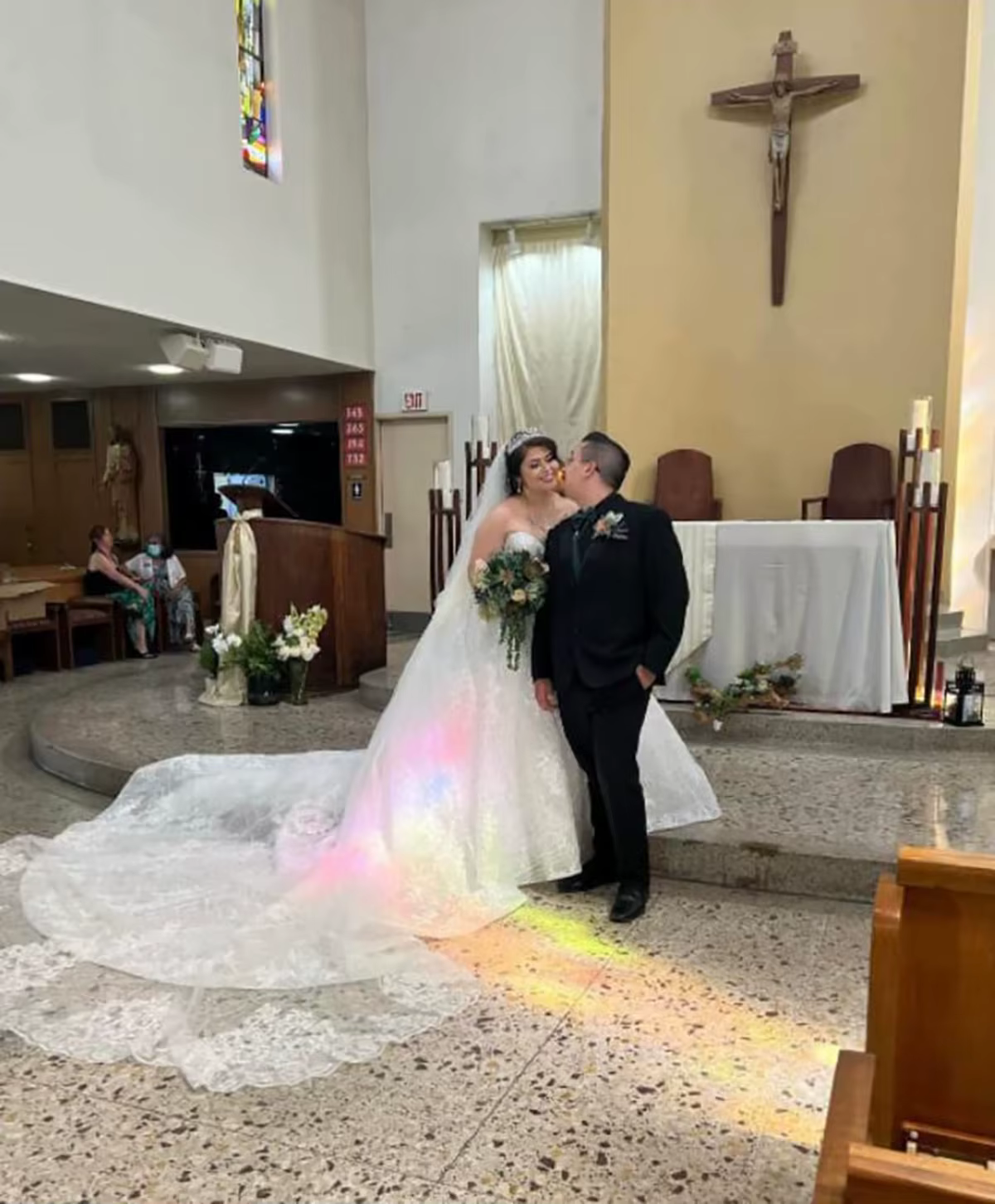 Voiles de mariage élégants Appliques dentelle une couche blanc ivoire Tulle voile de mariée avec peigne 3 mètres Veu de Noiva Longo vraies Photos