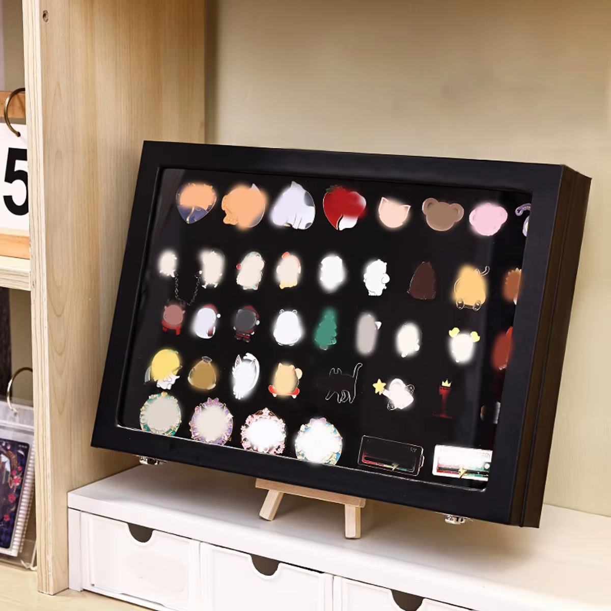 Boîte de présentation de badges avec couvercle anti-poussière transparent