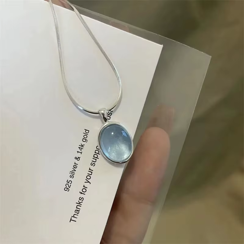 Collier pendentif aigue-marine narrétro simple pour femmes