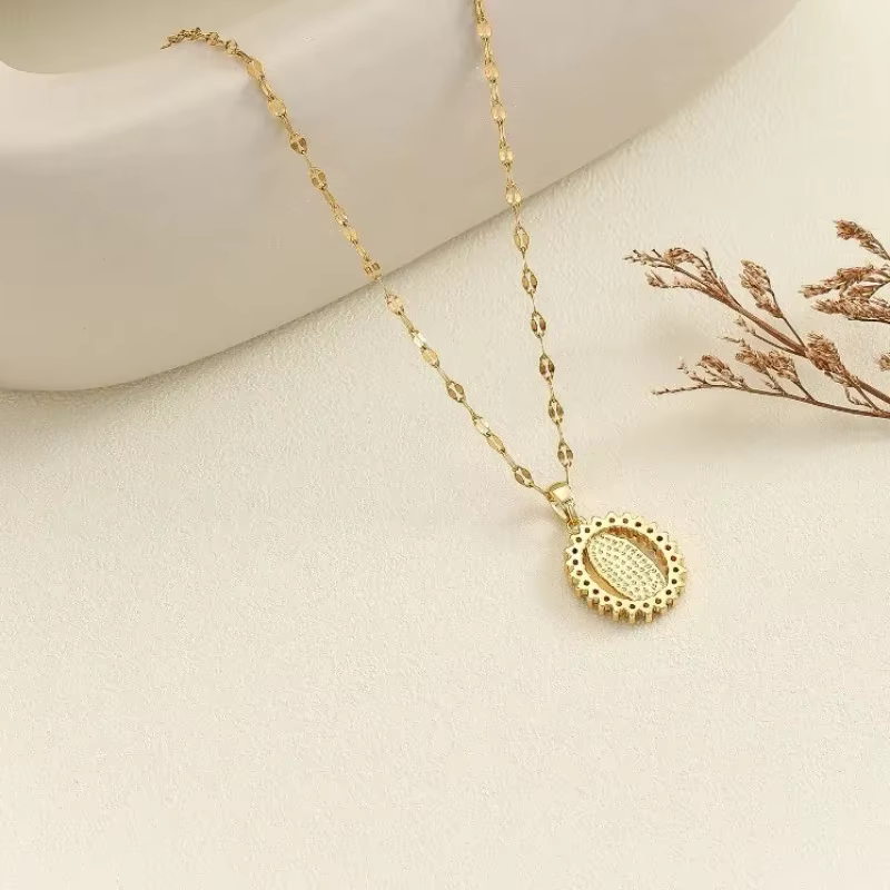 Mode européenne et américaine et magnifique collier creux de la vierge marie en Zircon coloré incrusté d'étoile du ciel pour femmes