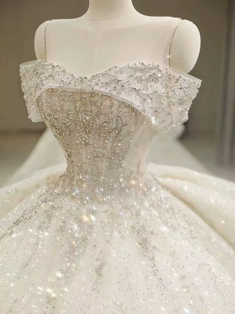 Robe de mariée française à épaules dénudées