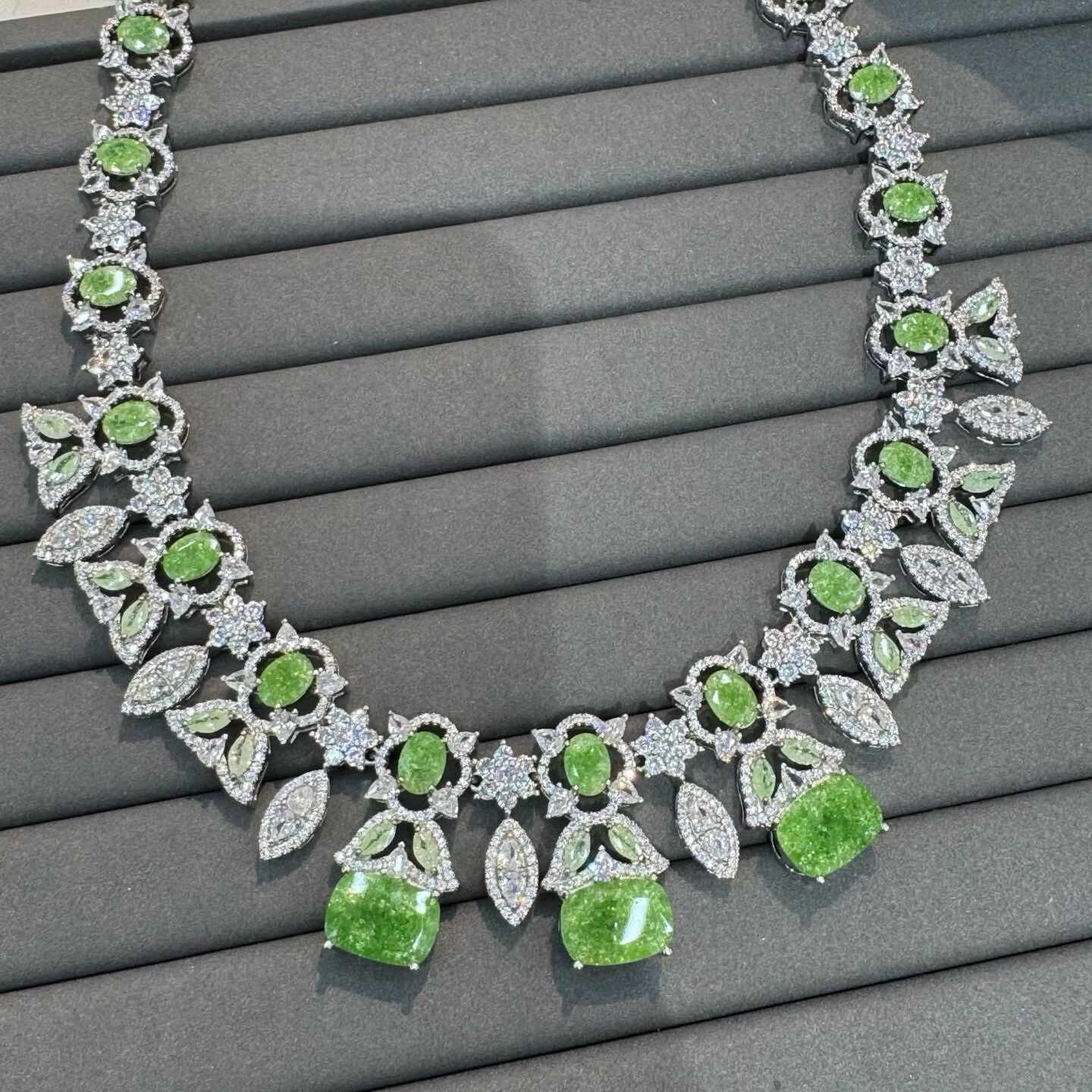 Ensemble de bijoux de mode en cuivre incrusté de zircon
