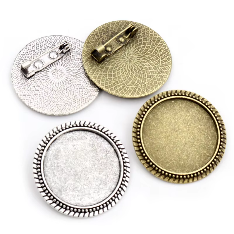 Broche rétro Antique plaquée argent et Bronze
