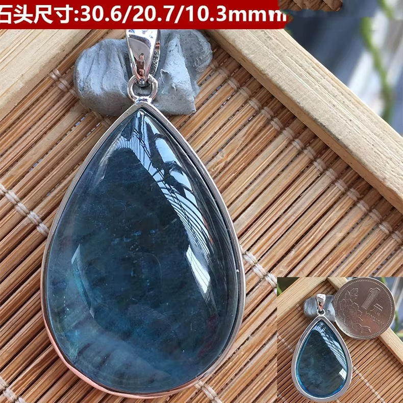 Collier pendentif bouddhisme aigue-marine bleue naturelle pour femme