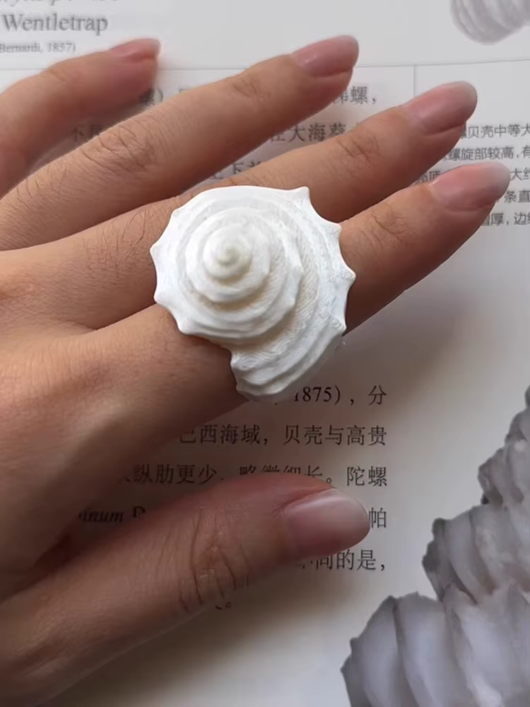 ZHUHE L'anneau conque de style rétro est un accessoire de bijoux parfait pour les femmes et un cadeau de fête pour leurs copines
