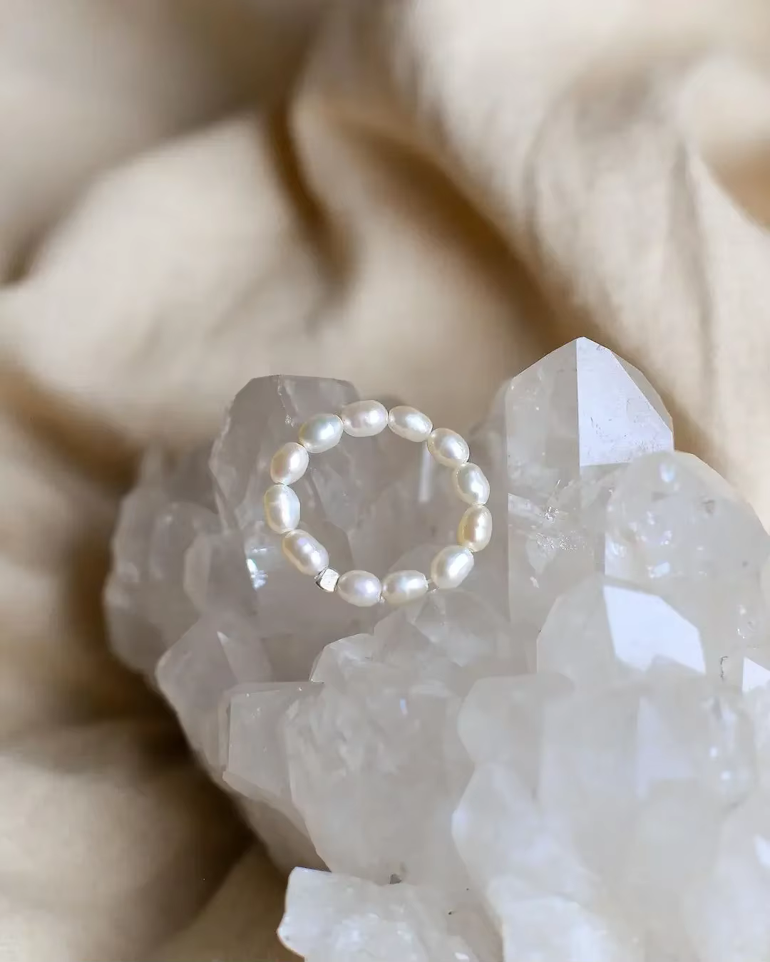 Bague élégante en perles d'eau douce