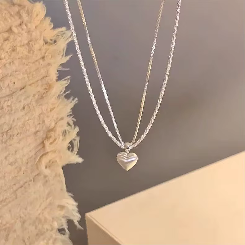 Colliers en forme de cœur brossé à double couche couleur argent pour femmes charmantes