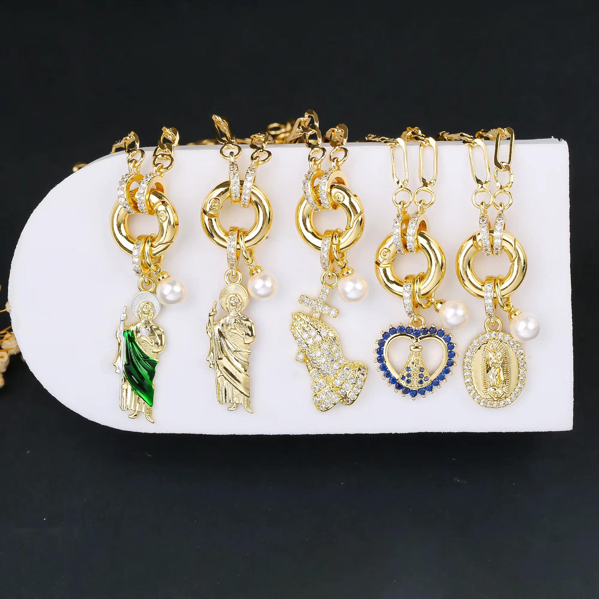 Collier religieux créatif en zircone pour femmes
