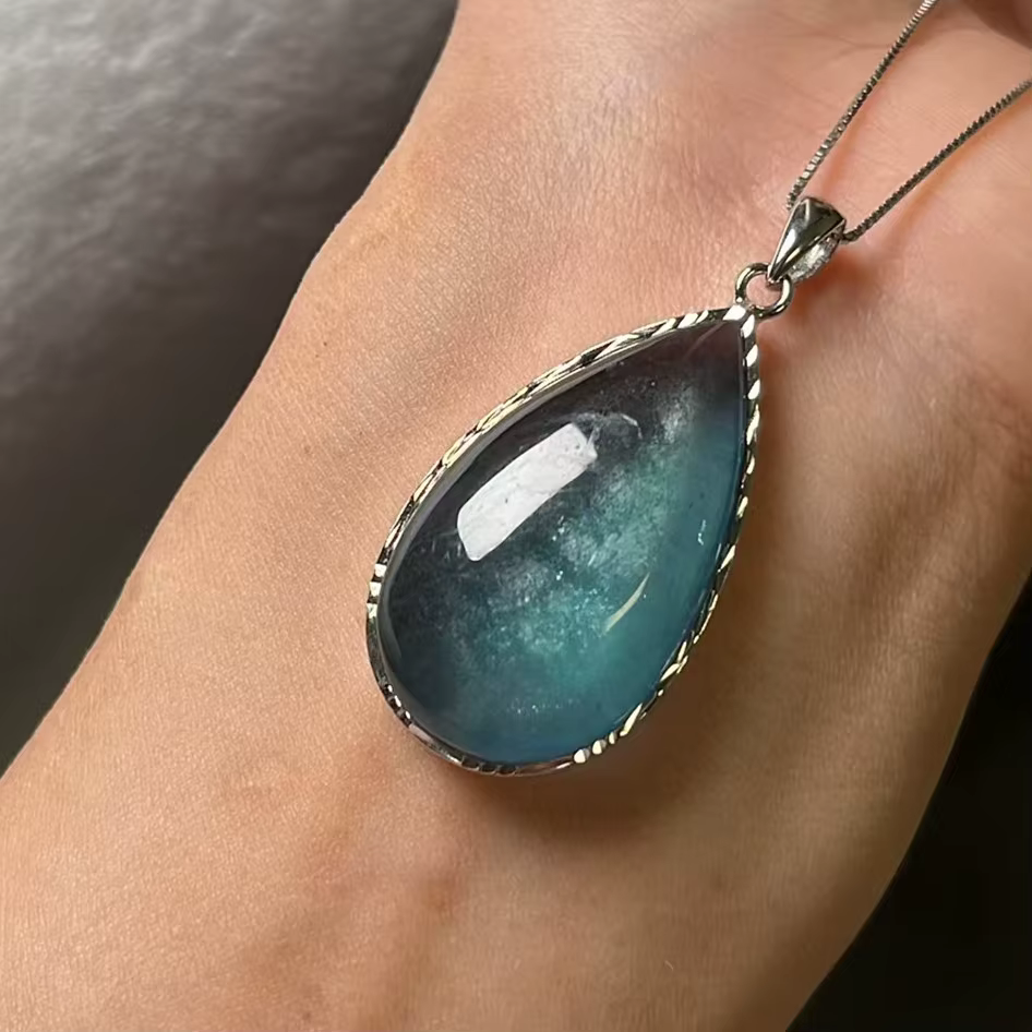 Collier pendentif bouddhisme aigue-marine bleue naturelle pour femme