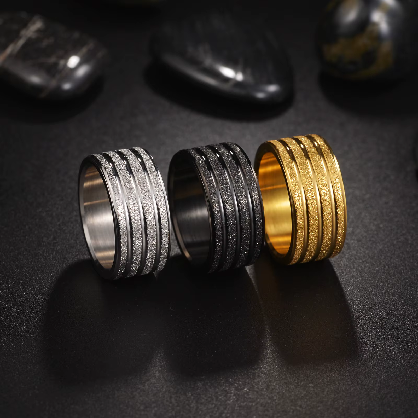 Bague dorée givrée de 10mm de large