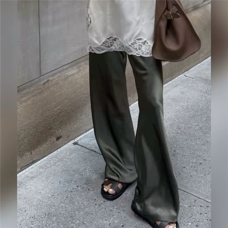 Pantalon large fluide en satin pour femme