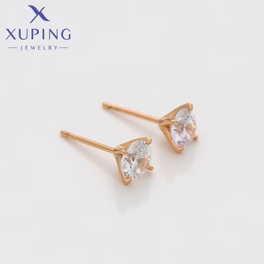 Xuping Jewelry Nouvelle Arrivée Boucles d'oreilles clous simples et élégantes couleur or pour femme Cadeau X000757149