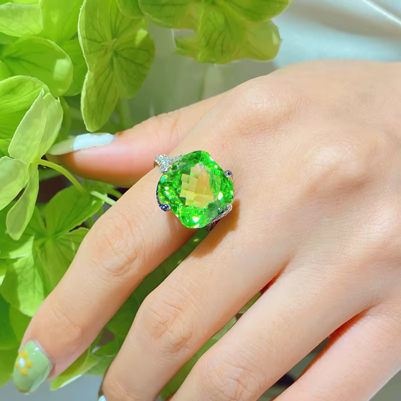Bague en tourmaline simulée verte brillante pour femme