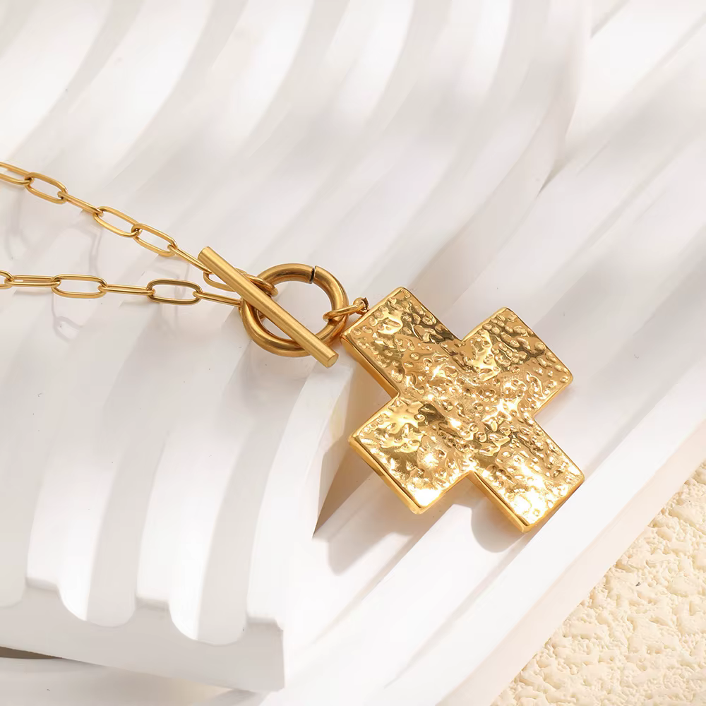 Colliers avec pendentif croix martelé E.B.belle pour femmes