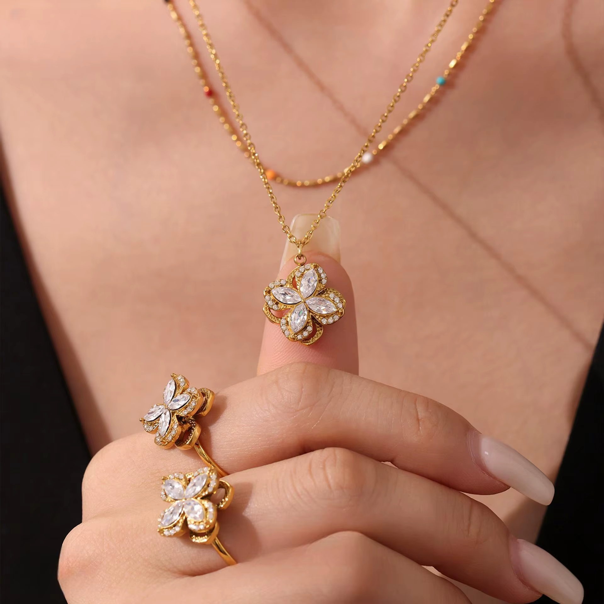 Collier et boucles d'oreilles à fleurs en zircone rotative pour femme