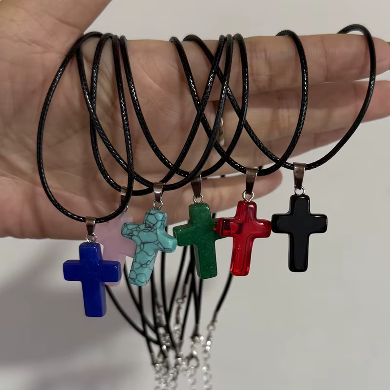 Pendentif croix en pierre naturelle bohème