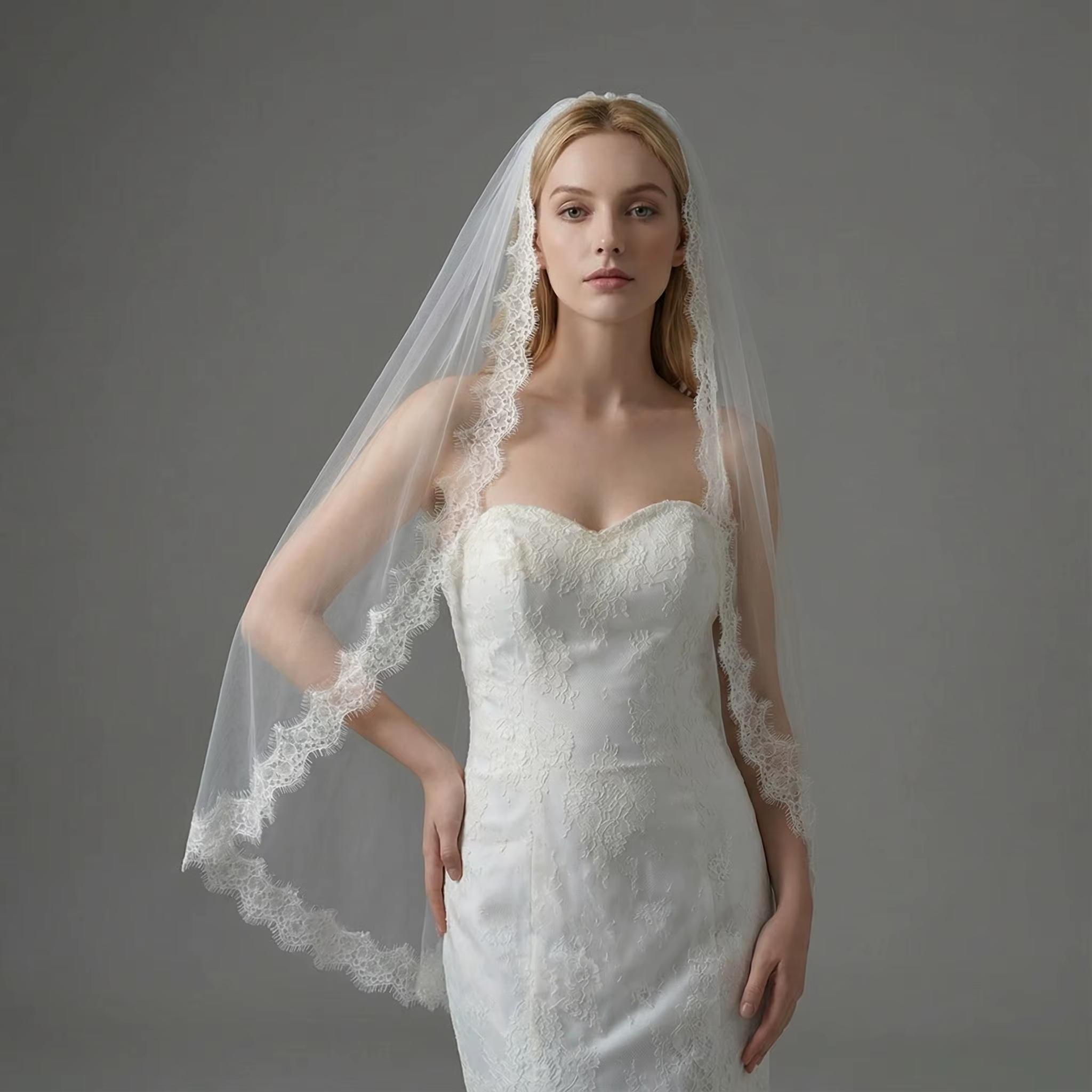 Charmant voile de mariée blanc fabriqué en tulle délicat avec une garniture en dentelle complexe