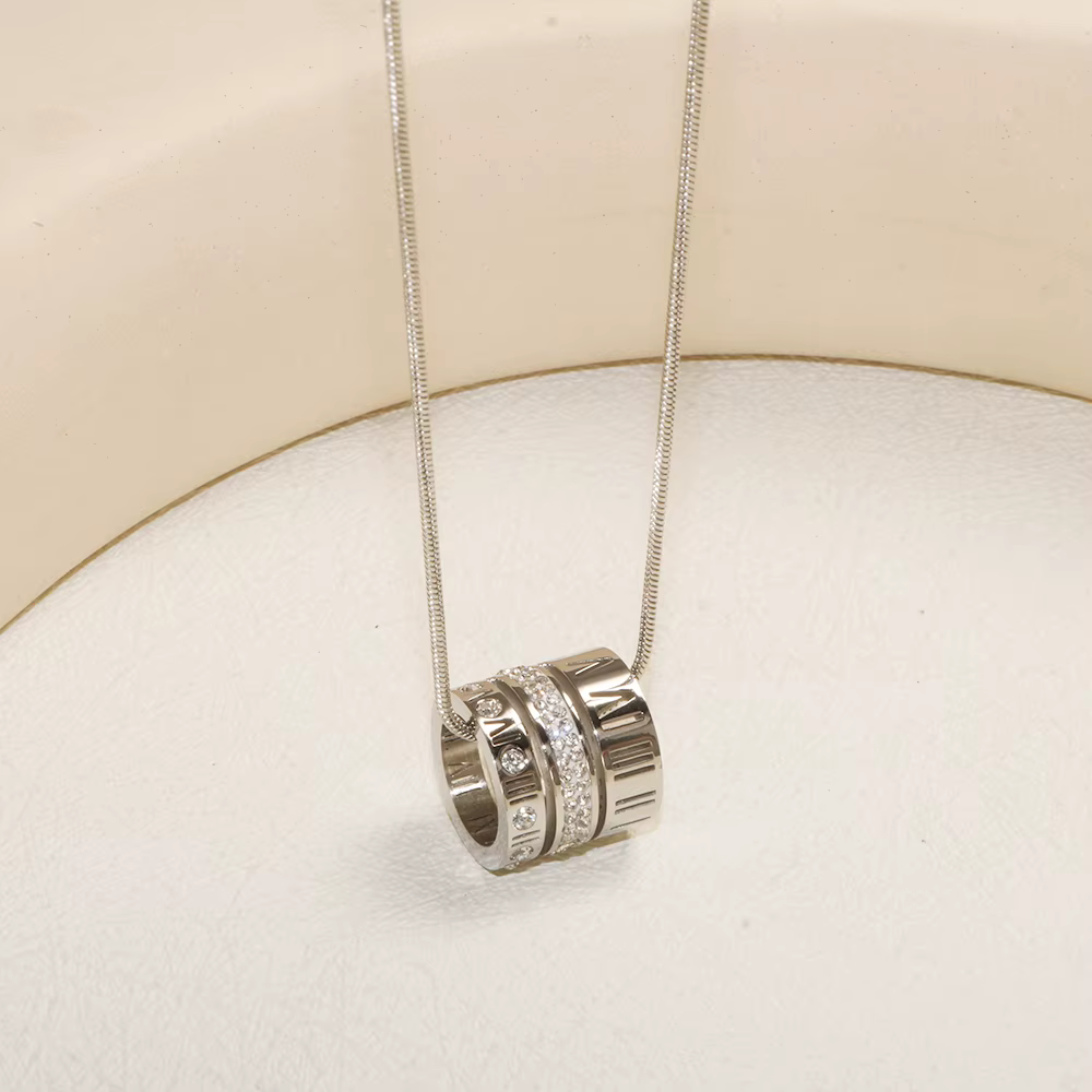 Collier incrusté de bijoux en acier inoxydable pour femme