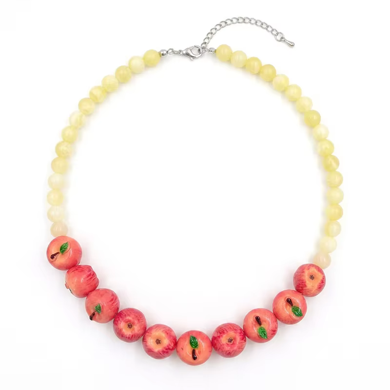 Collier de perles de fruits