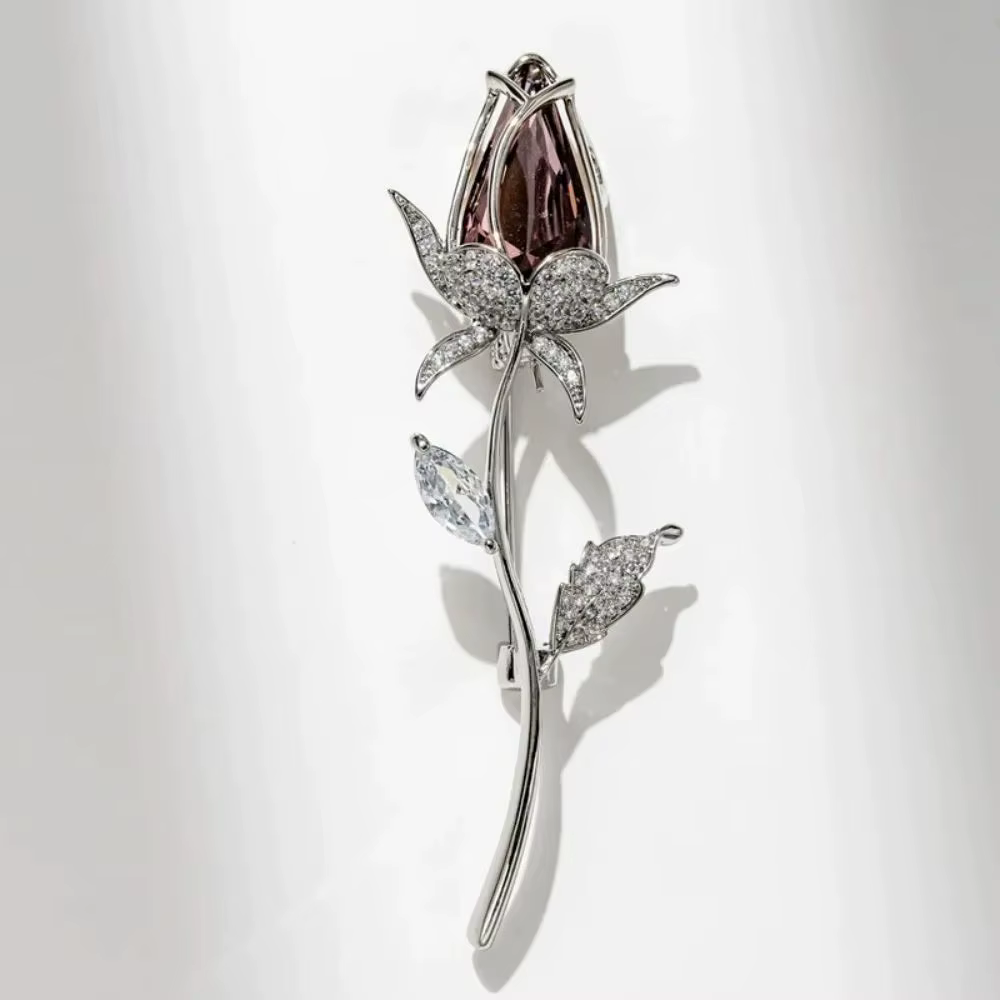 Broche incrustée de strass scintillants de luxe à la mode